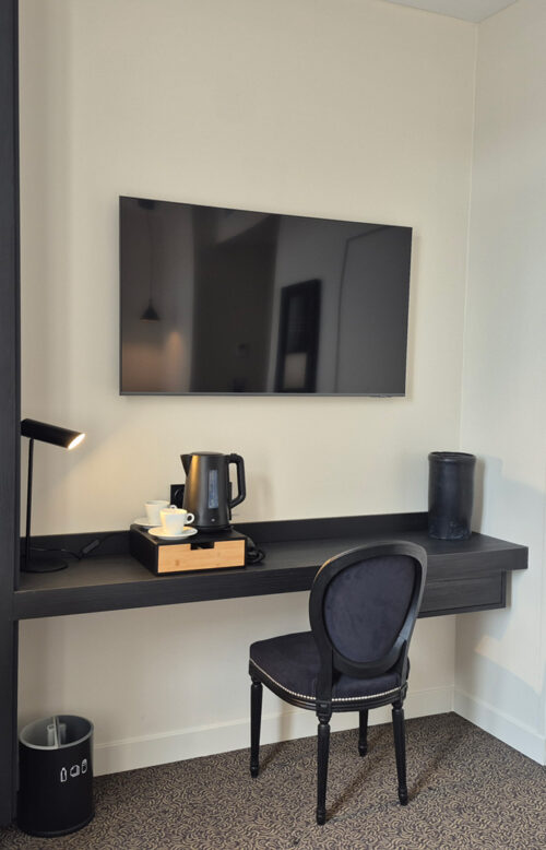 The Comfort Room – bright with modern and comfortable furniture