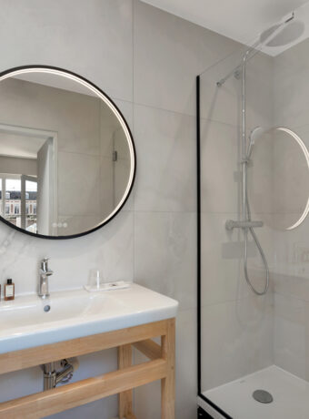 Elegant bathroom of the Patio Room with walk-in shower or bathtub