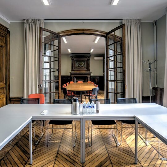 Modular seminar room in Saint-Quentin with interactive screen and video projector